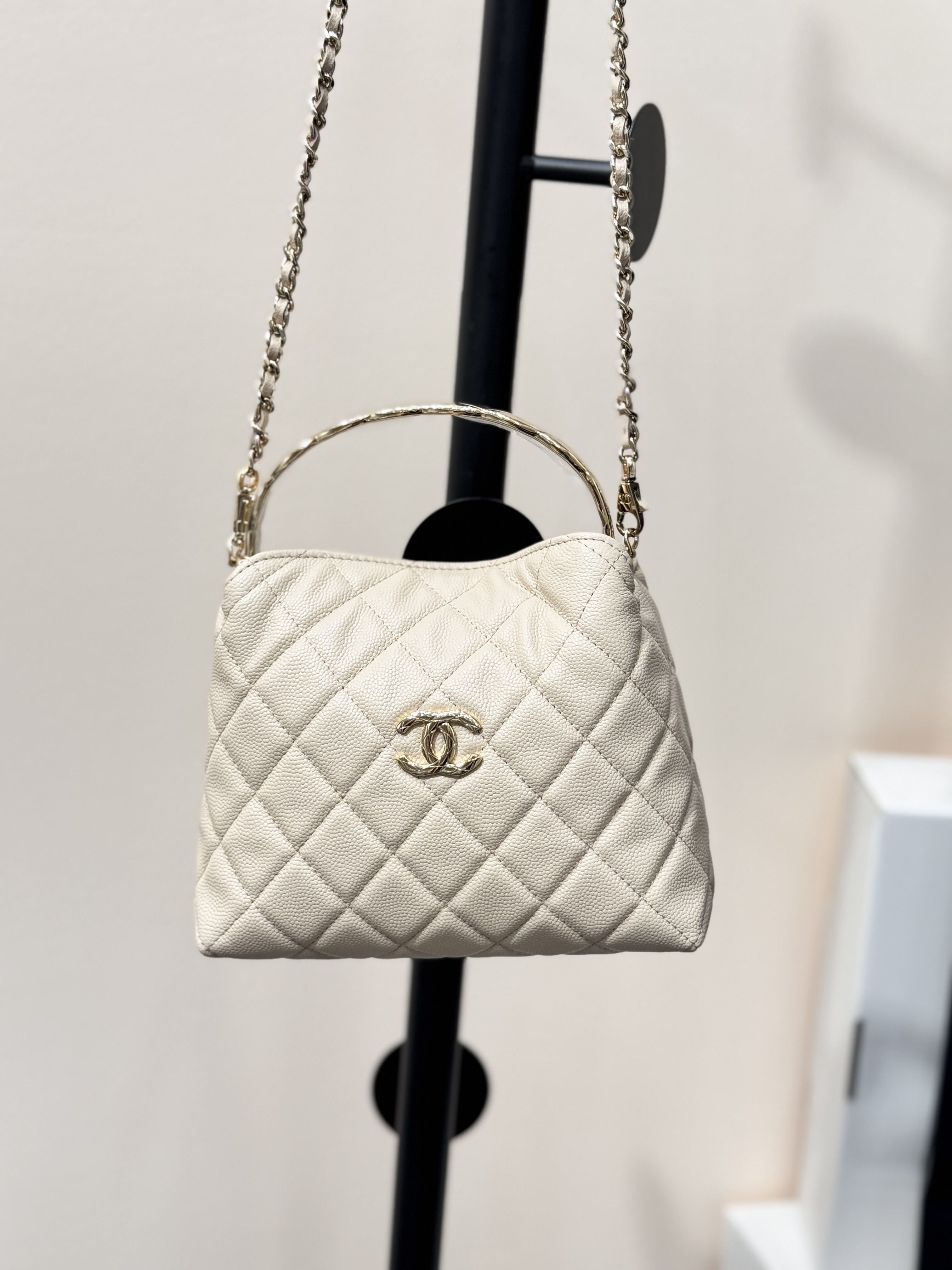Metal Handle Bucket Bag（Light beige）