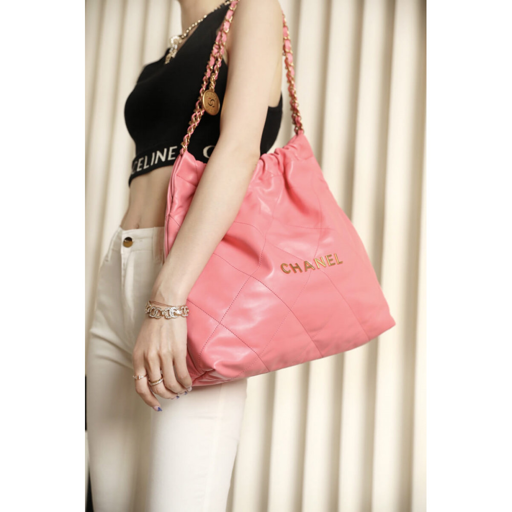 Chanel 22 Handbag in Shiny Calfskin 46cm