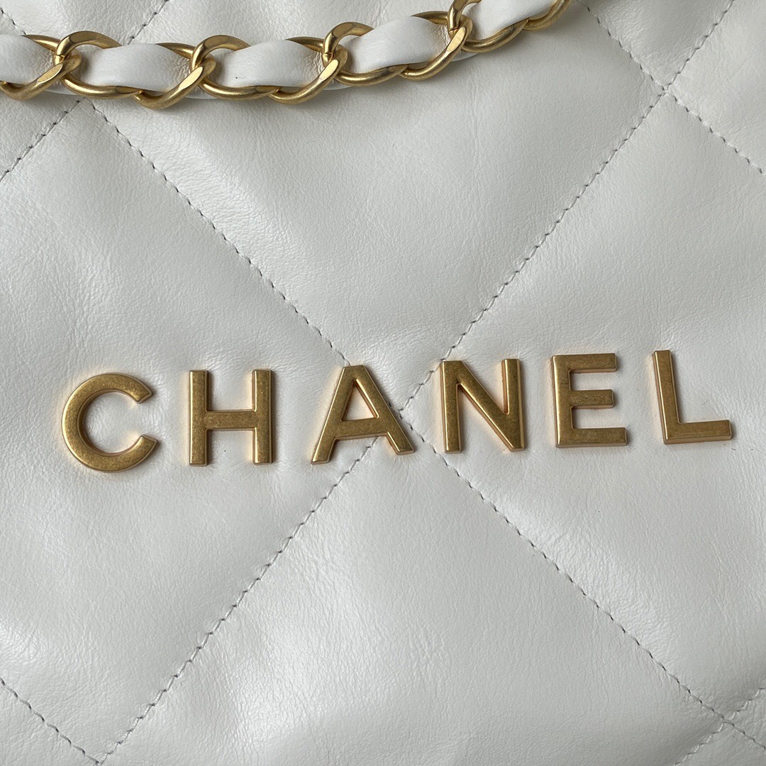 Chanel 22 Handbag White 42Cm As3261