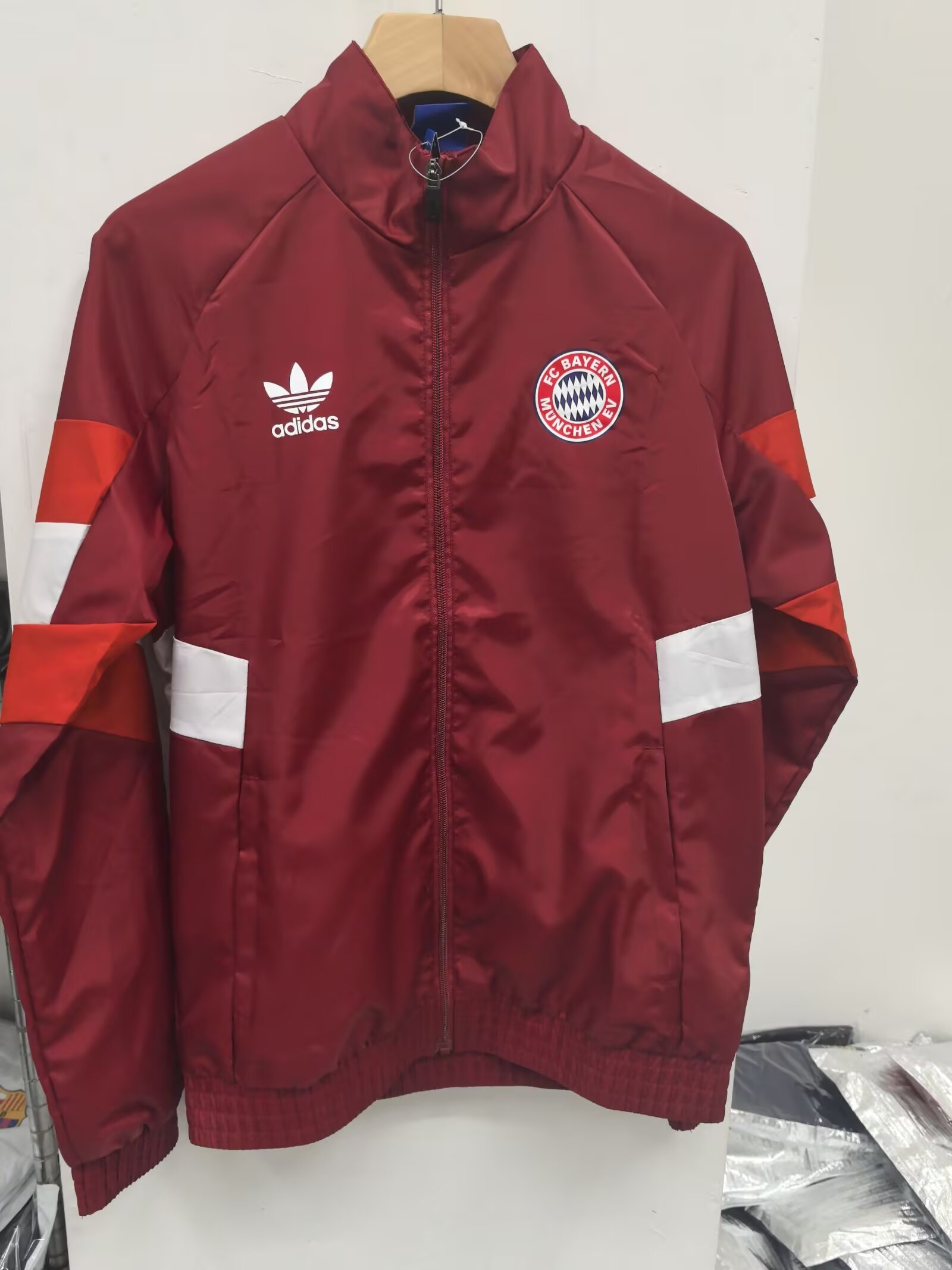 2024/2025 Bayern Munich Windbreaker Red Soccer Jersey 1:1 Thai Quality