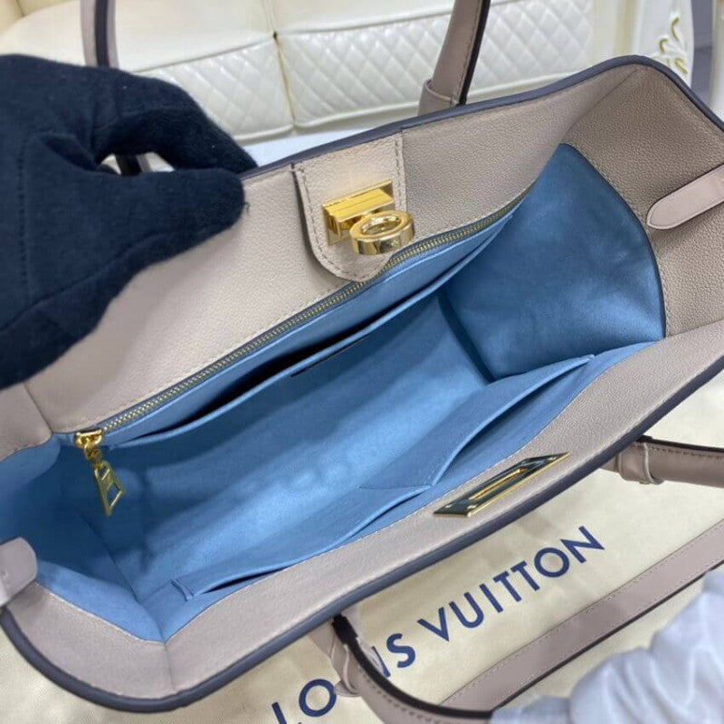 Louis Vuitton On My Side Mm 30Cm Greige