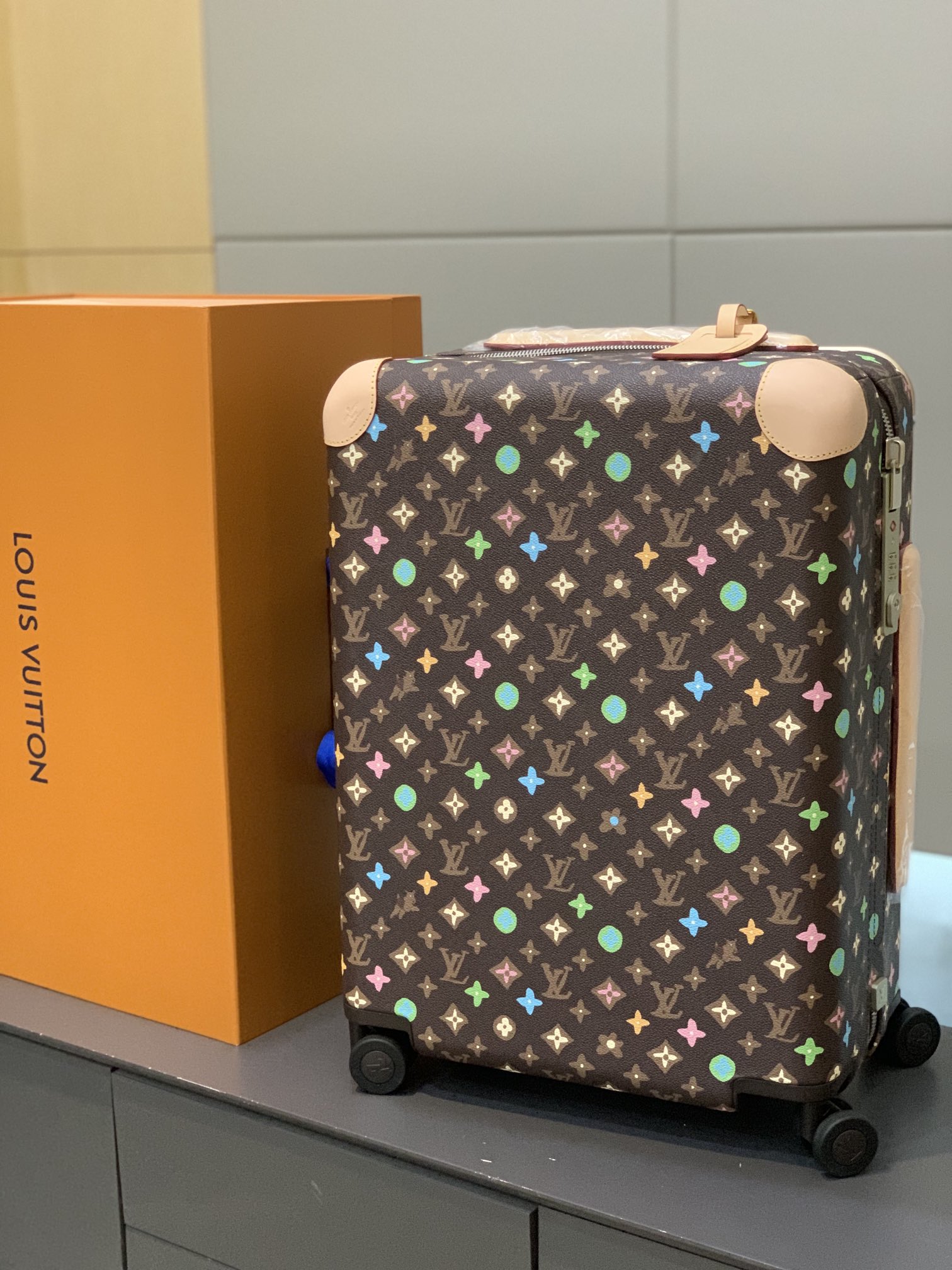 LOUIS VUITTON Monogram Craggy Horizon 55
