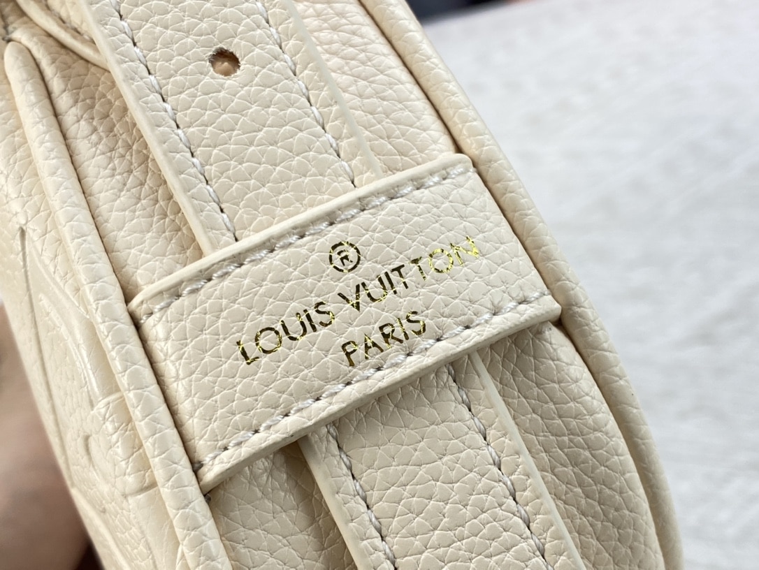 Louis Vuitton Mini Moon White 20Cm M82519