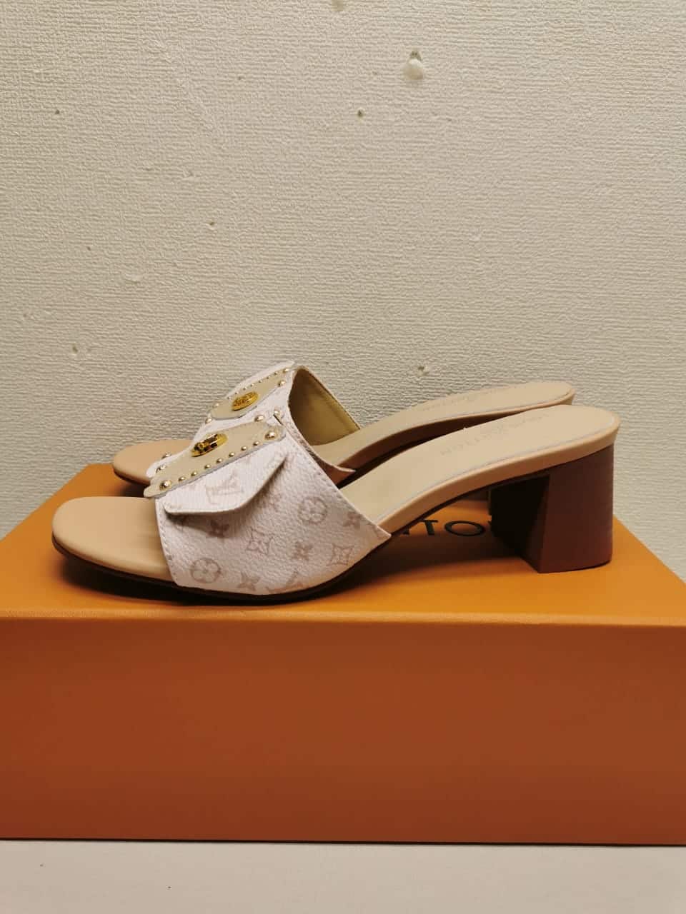 Louis Vuitton Lv Frame Mule Dune Beige 1Ahmrn