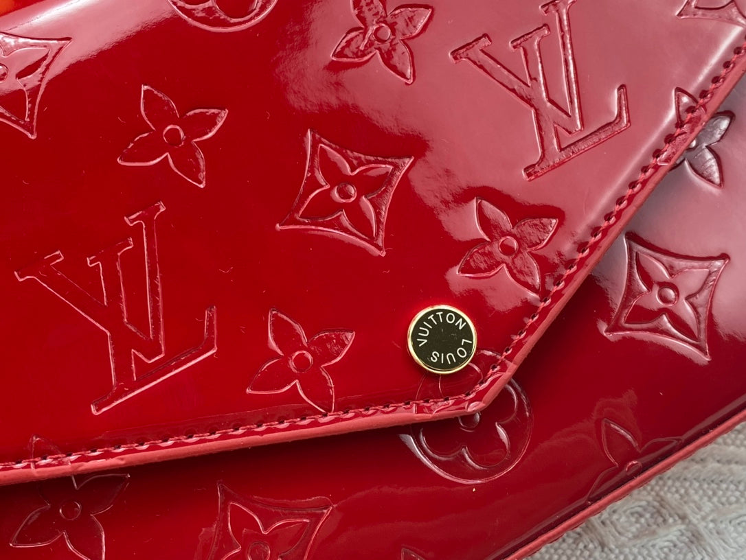 Louis Vuitton Pochette F Licie Red 21Cm