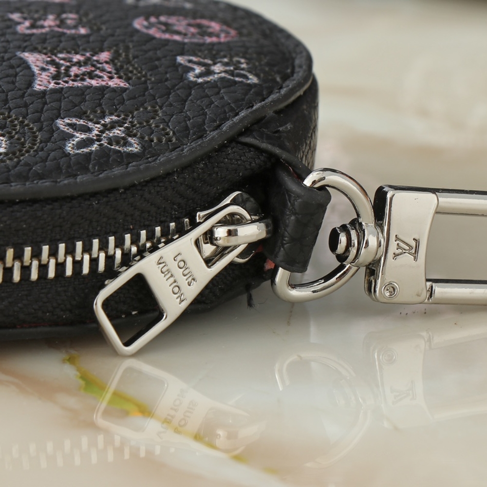 Louis Vuitton Bella Black /Amp Pink 22Cm