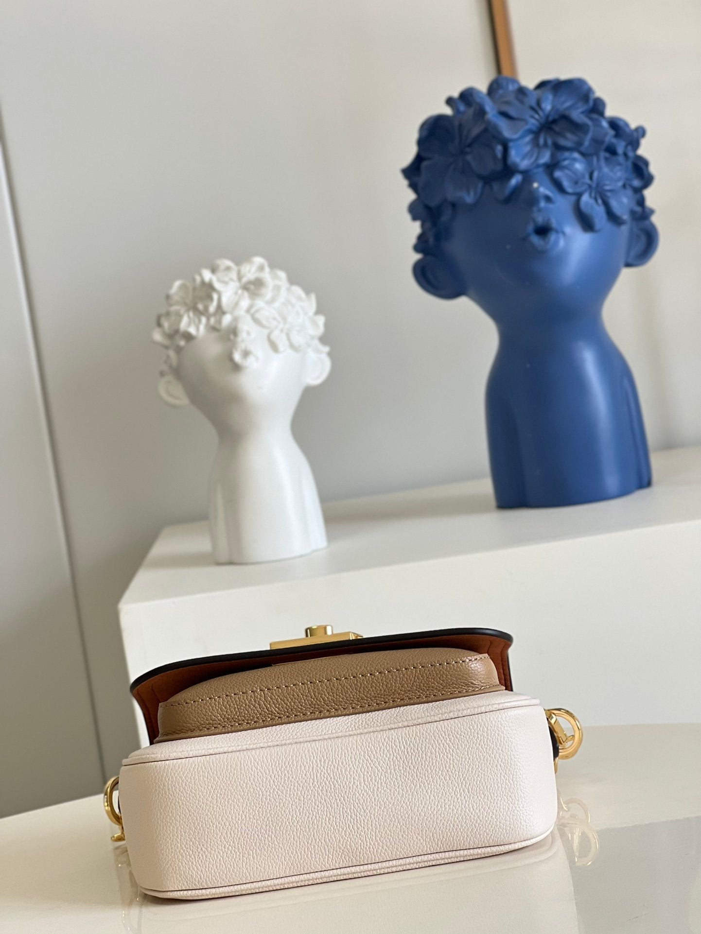 Louis Vuitton Lockme Tender 19Cm Quartz White Bag