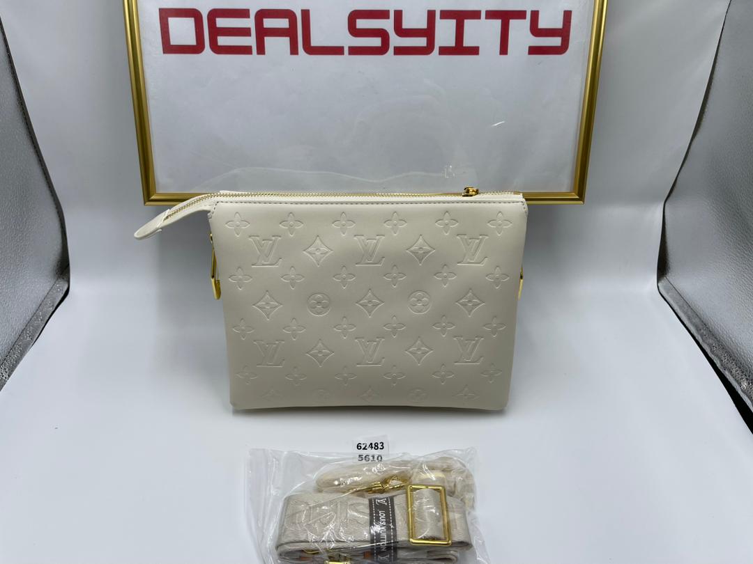 Louis Vuitton Coussin PM Monogram Empreinte Leather Craie 26cm/10.2in M23758
