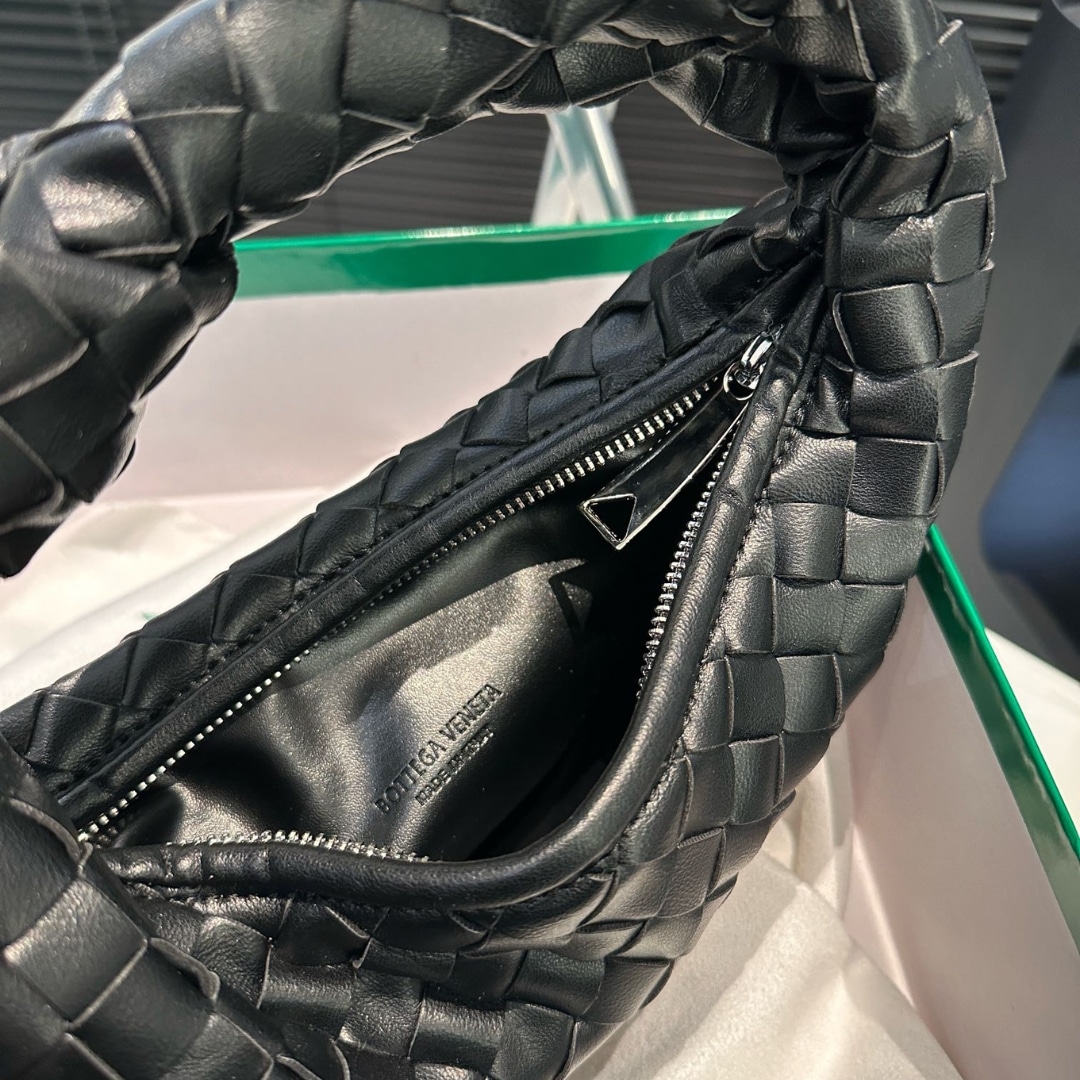 Bottega Veneta Jodie Leather Handle Bag Black 27Cm
