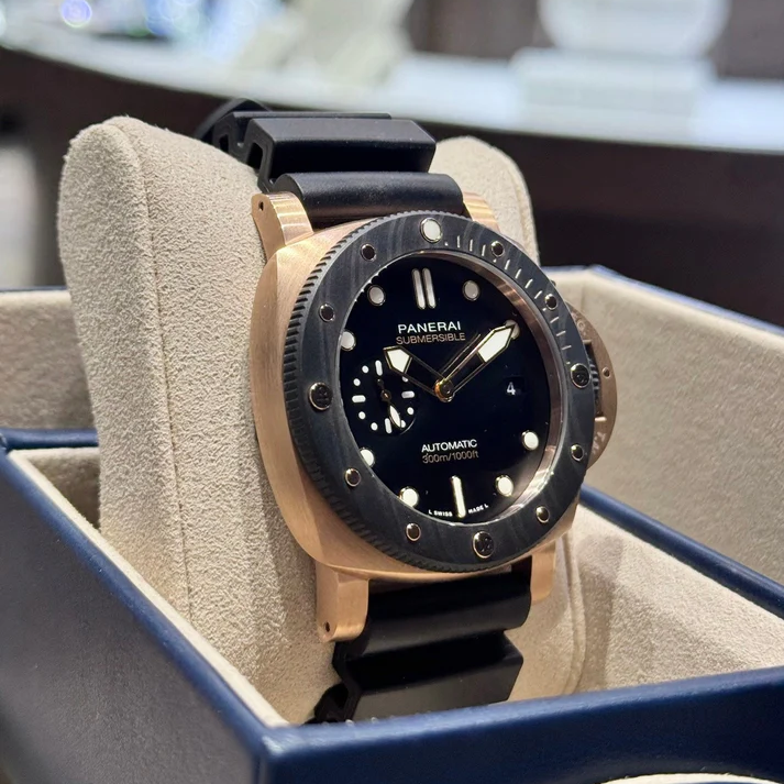 Panerai Submersible QuarantaQuattro Goldtech™ OroCarbo 44mm PAM02070