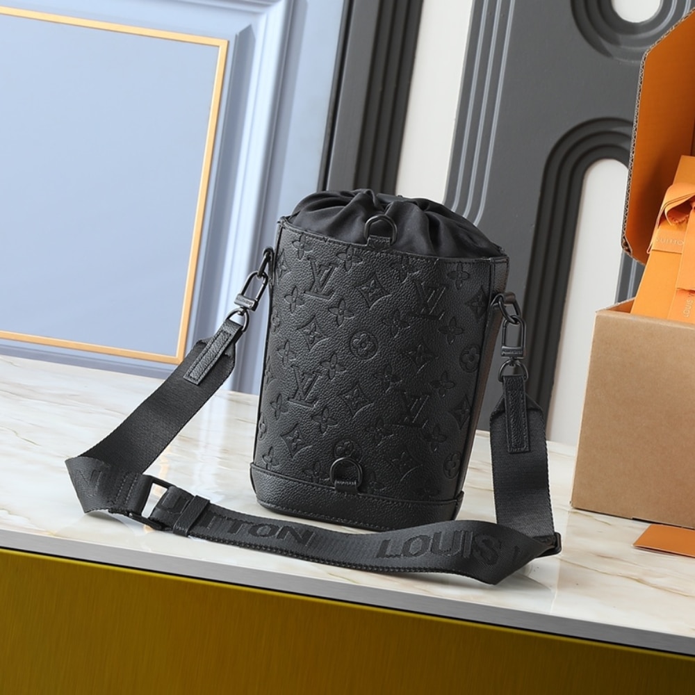 Louis Vuitton Noé Crossbody Bag Black 21cm M82248