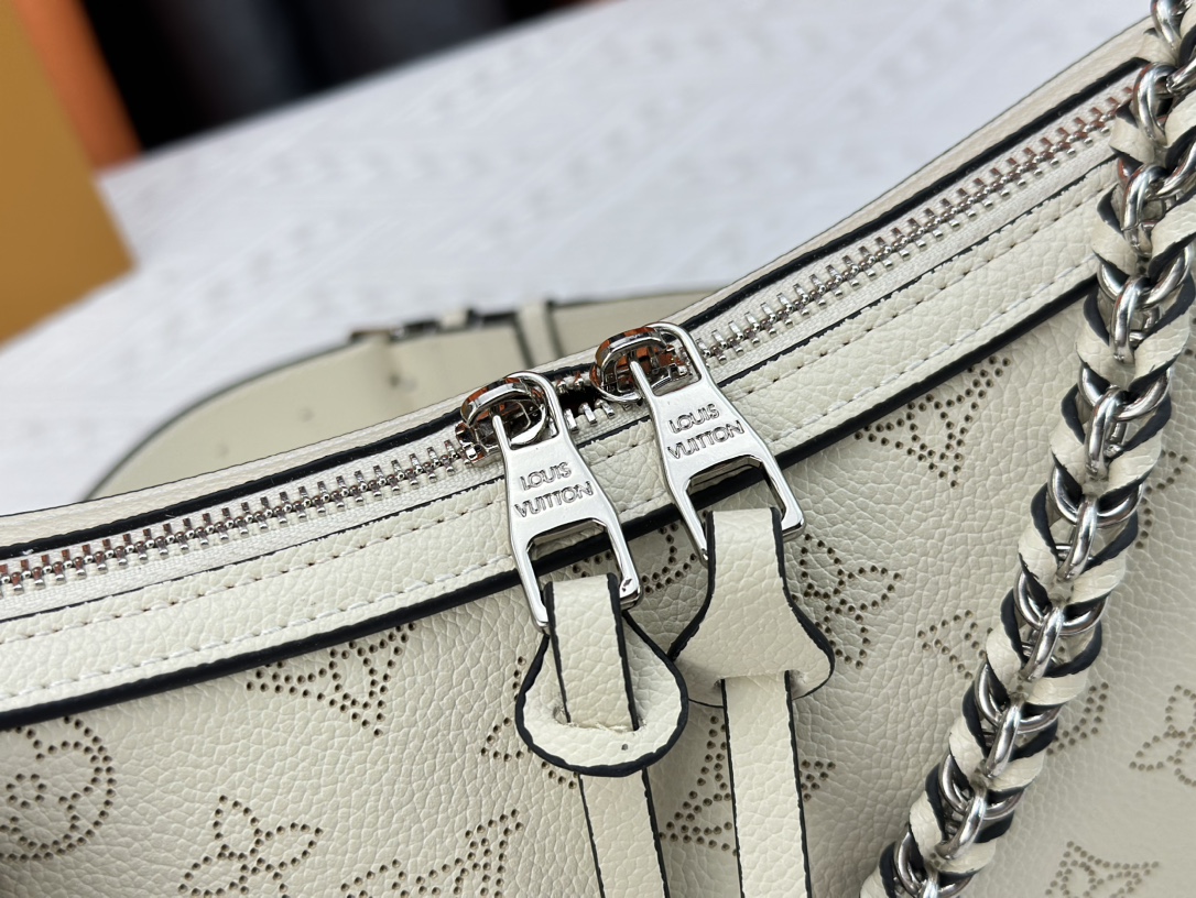 Louis Vuitton Hand It All Pm Creme 29Cm M24114