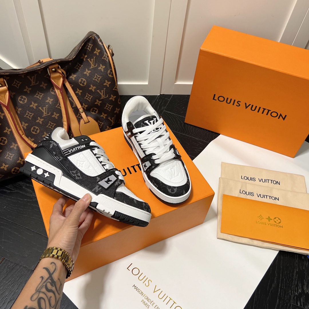 Louis Vuitton Trainer Sneaker Black And White 1A9Jgb