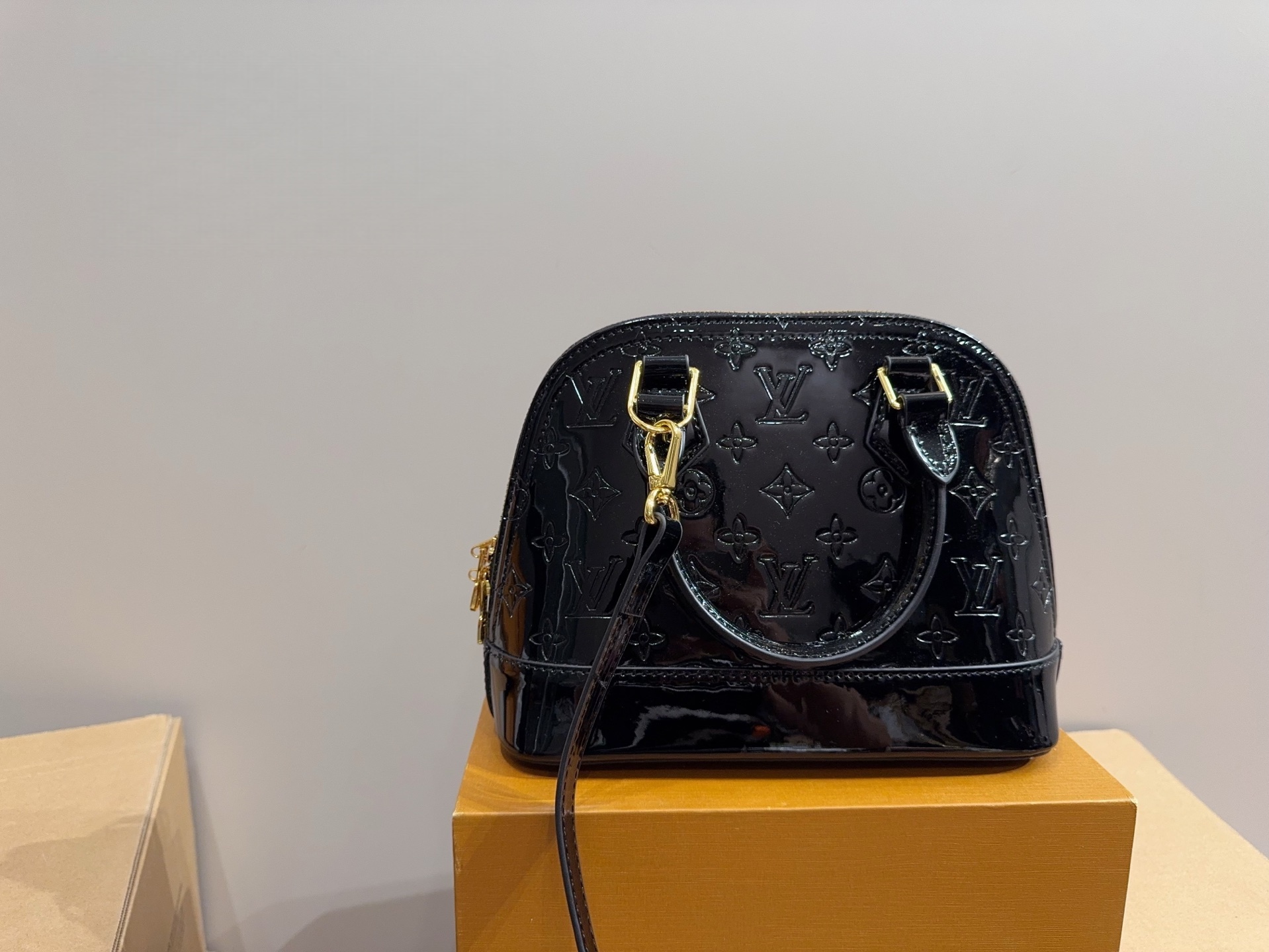 LOUIS VUITTON Monogram Vernis Alma BB Hand Shoulder Bag M90063 -gold