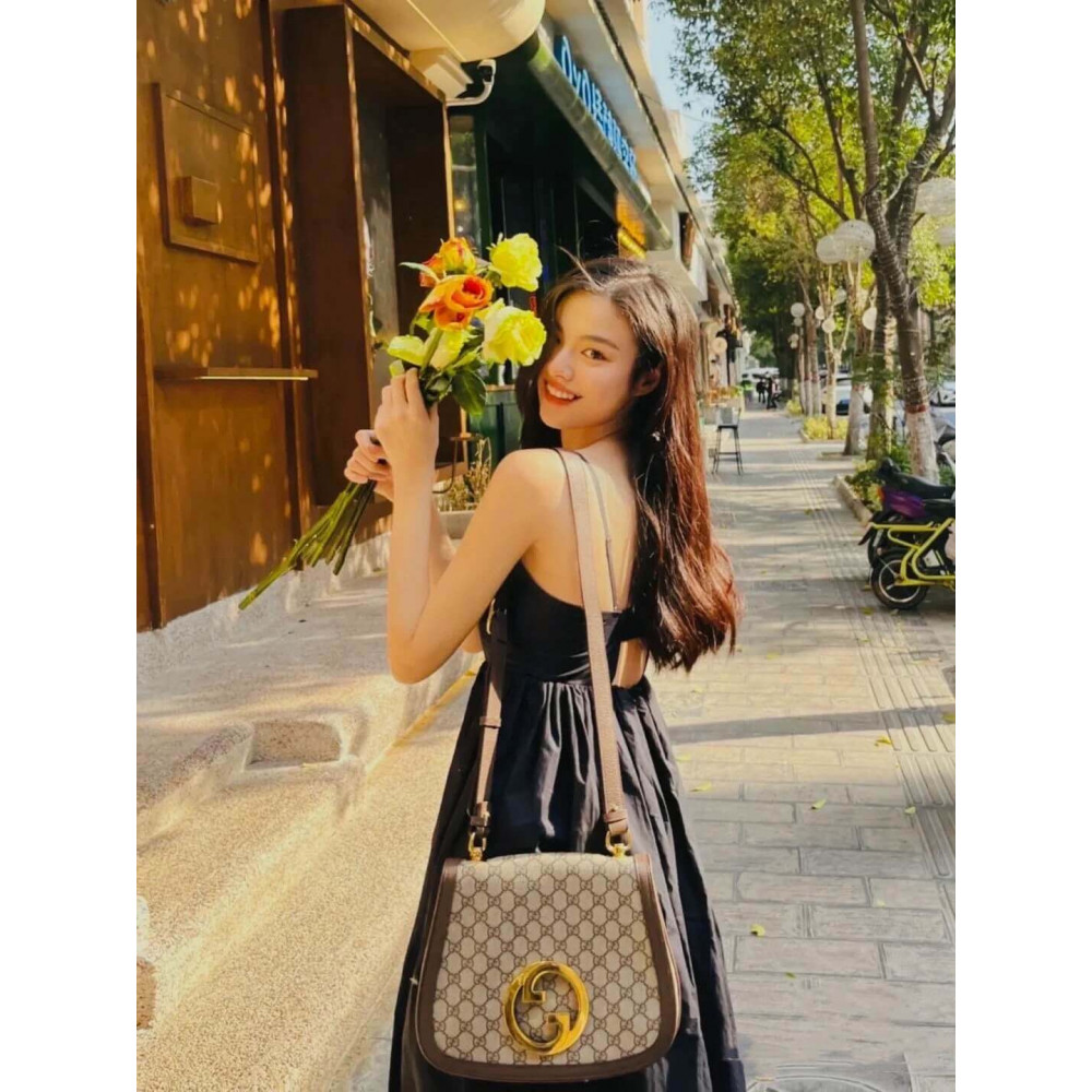 Gucci Blondie Medium Shoulder Bag With Round Interlocking G