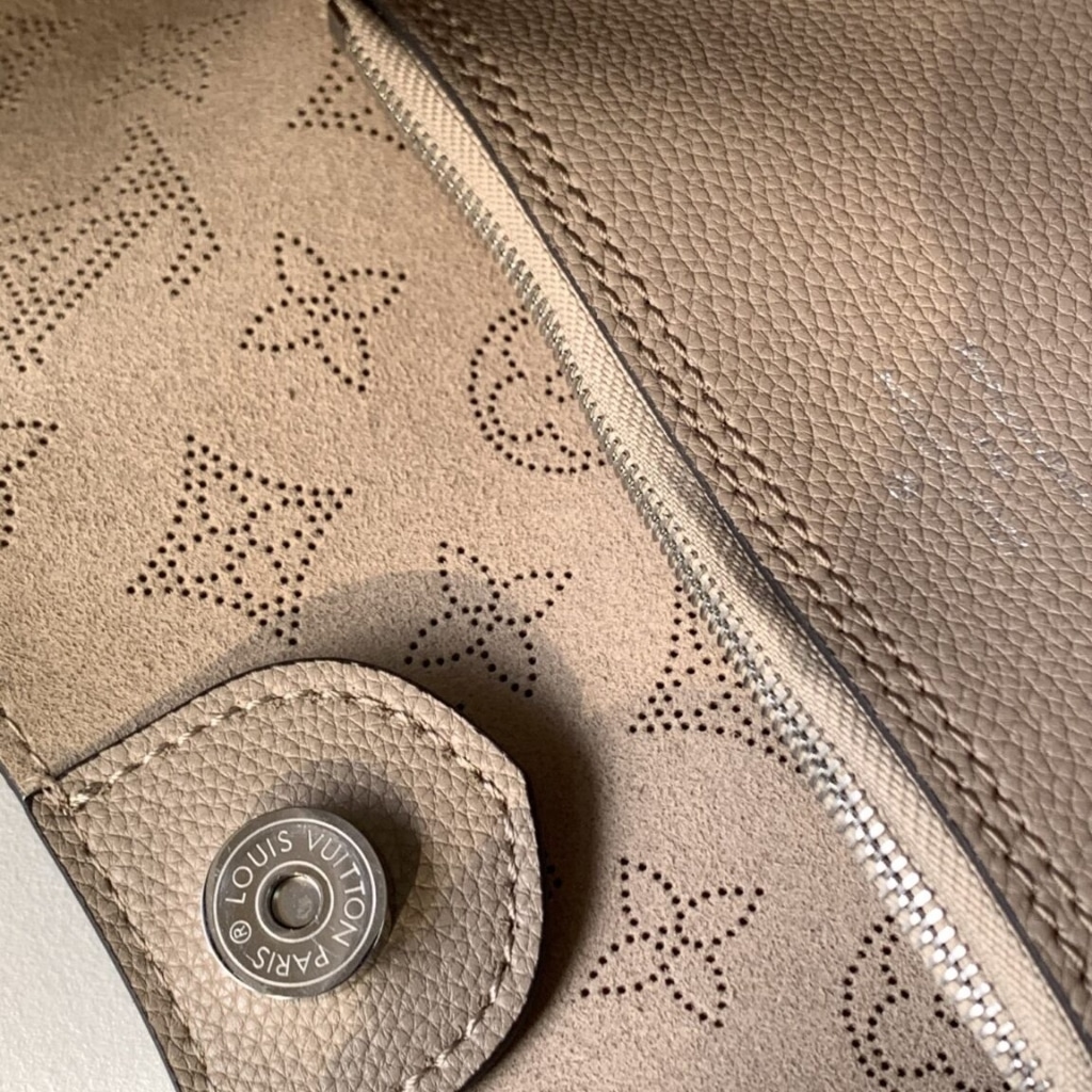 Louis Vuitton Carmel Mahina Leather Galet Grey 40cm M21775