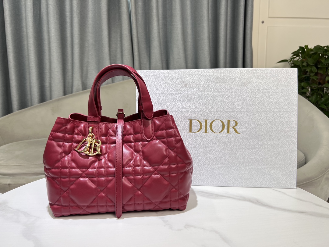 toujours Burgundy medium This Di