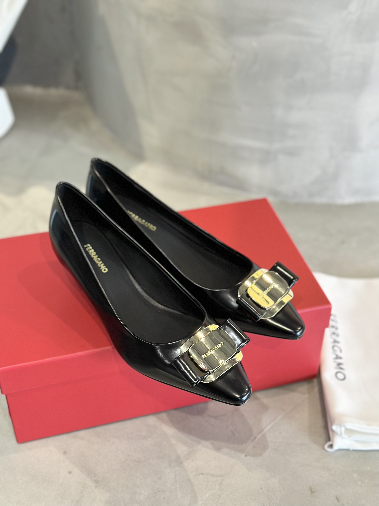 Bow Pointed-toe Low Heel Shoes
