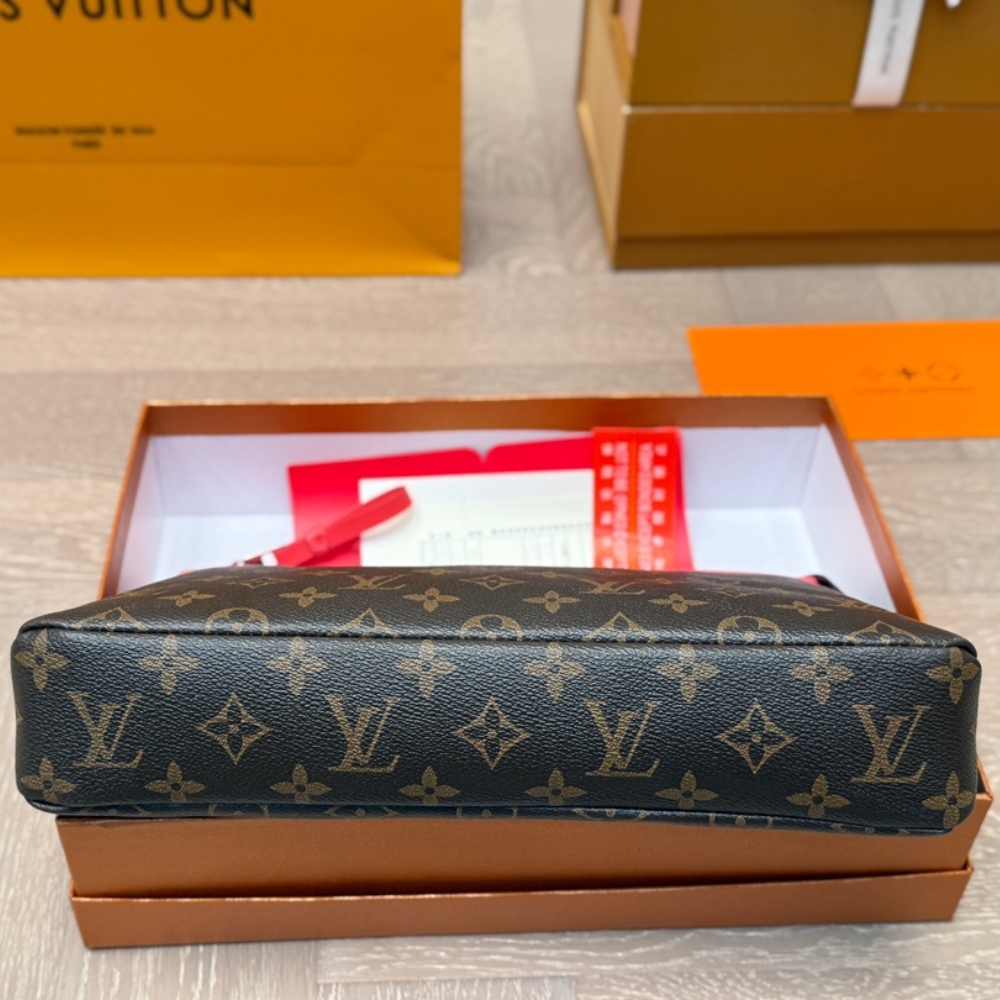Louis Vuitton Pochette Voyage Souple Bag Pink 29Cm M13356