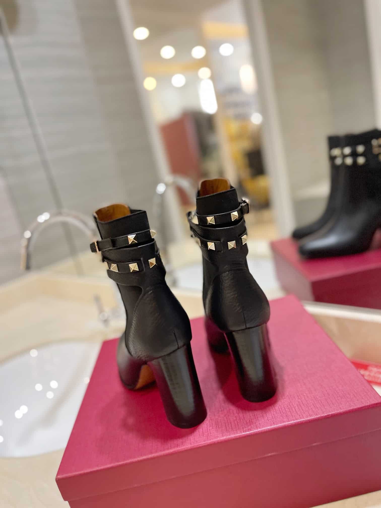 Valentino Garavani Rockstud Grainy Calfskin Ankle Boot Black 3W2S0P62Vce 0No