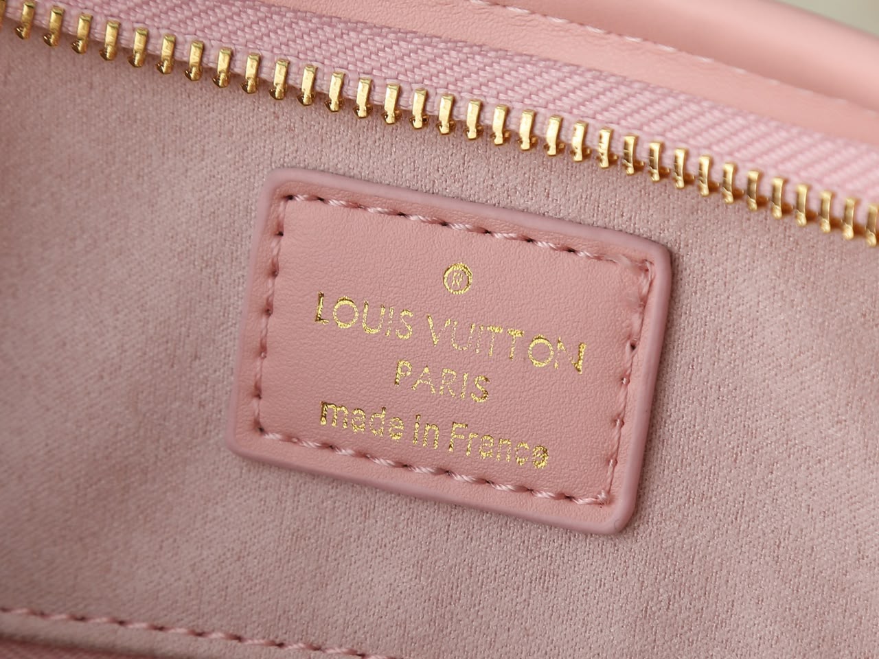 Louis Vuitton Carryall PM Bag Light Bliss 29cm M28518