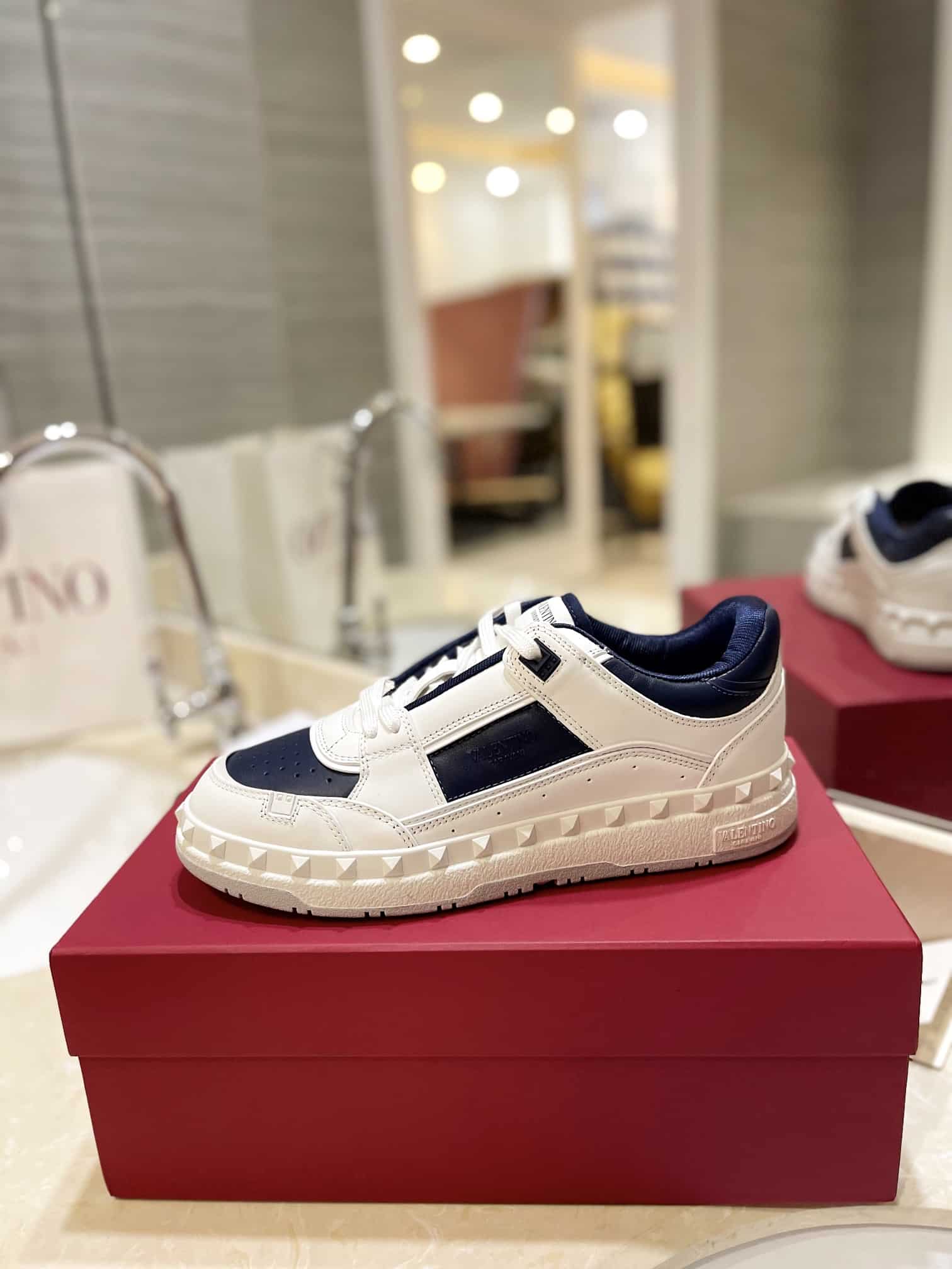 Valentino Garavani Freedots Low Top Sneaker In Calfskin Blue 4Y2S0H43Rdg Fc6
