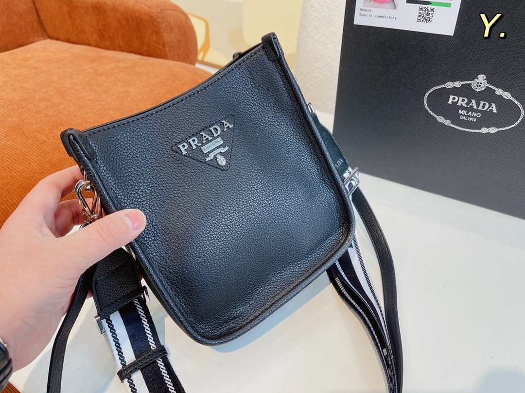 Prada Leather Mini Shoulder Bag Black 20Cm