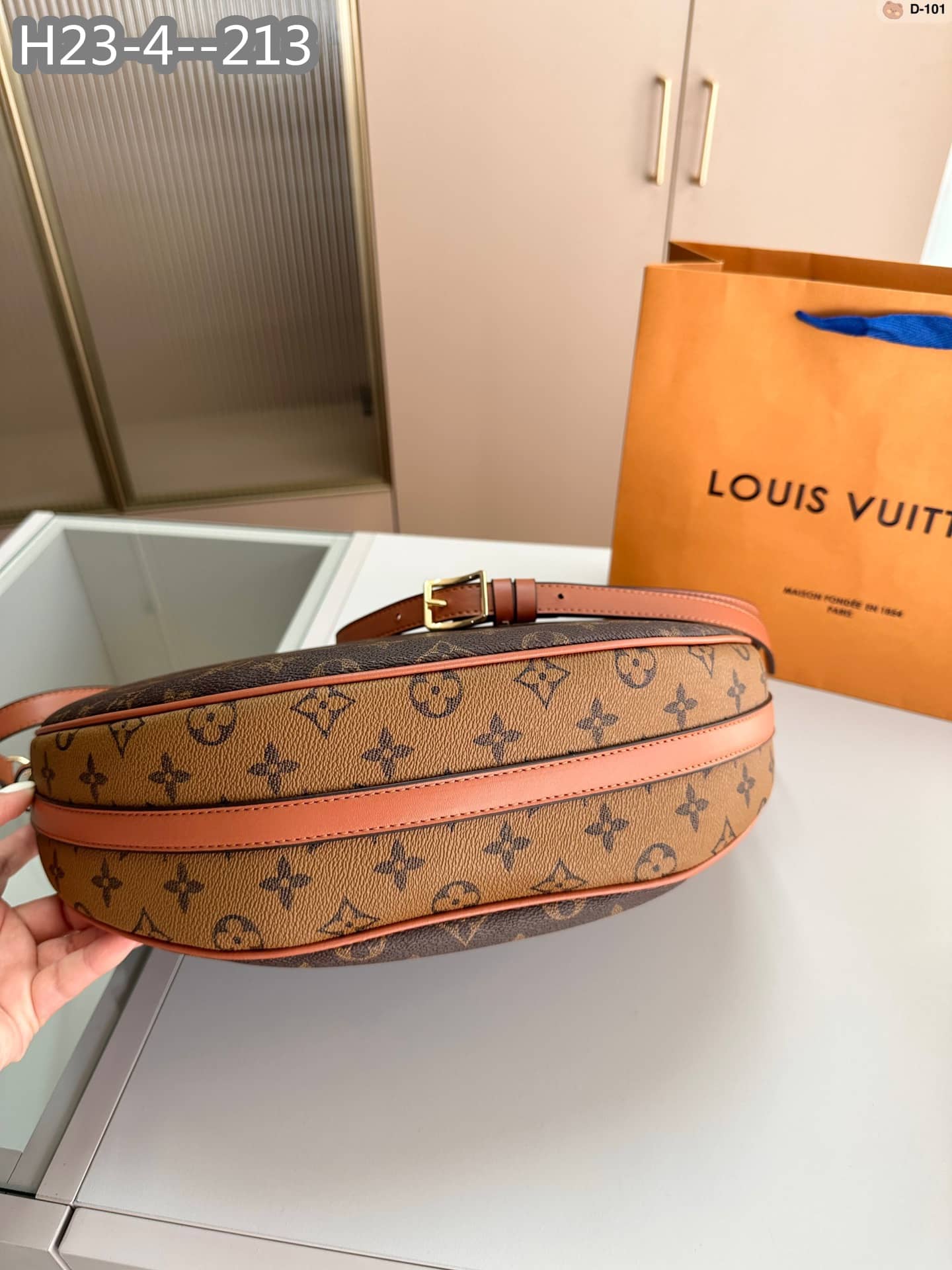 Louis Vuitton Loop Hobo Monogram Canvas Brown 35Cm M46311