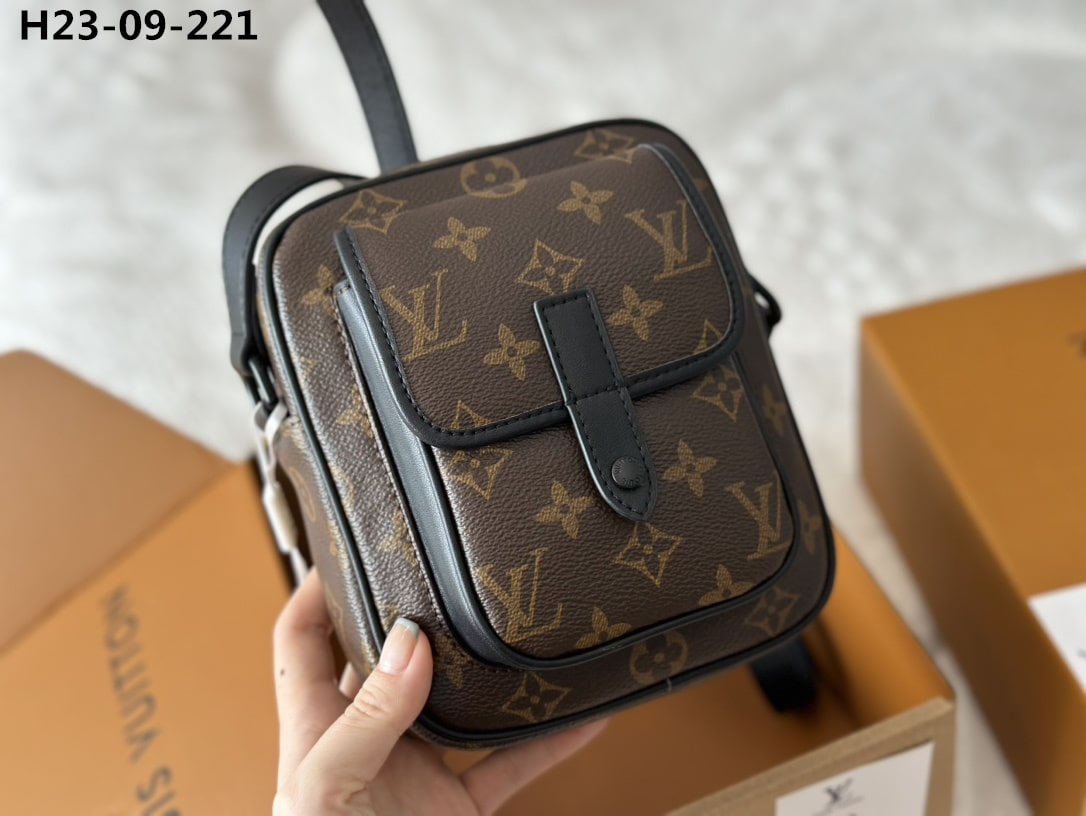 Louis Vuitton Christopher Wearable Wallet Monogram Brown 18Cm M69404