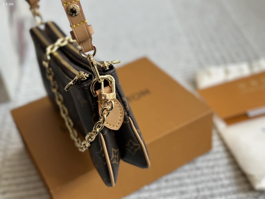 Louis Vuitton Liv Pochette Monogram Canvas 24Cm M83008