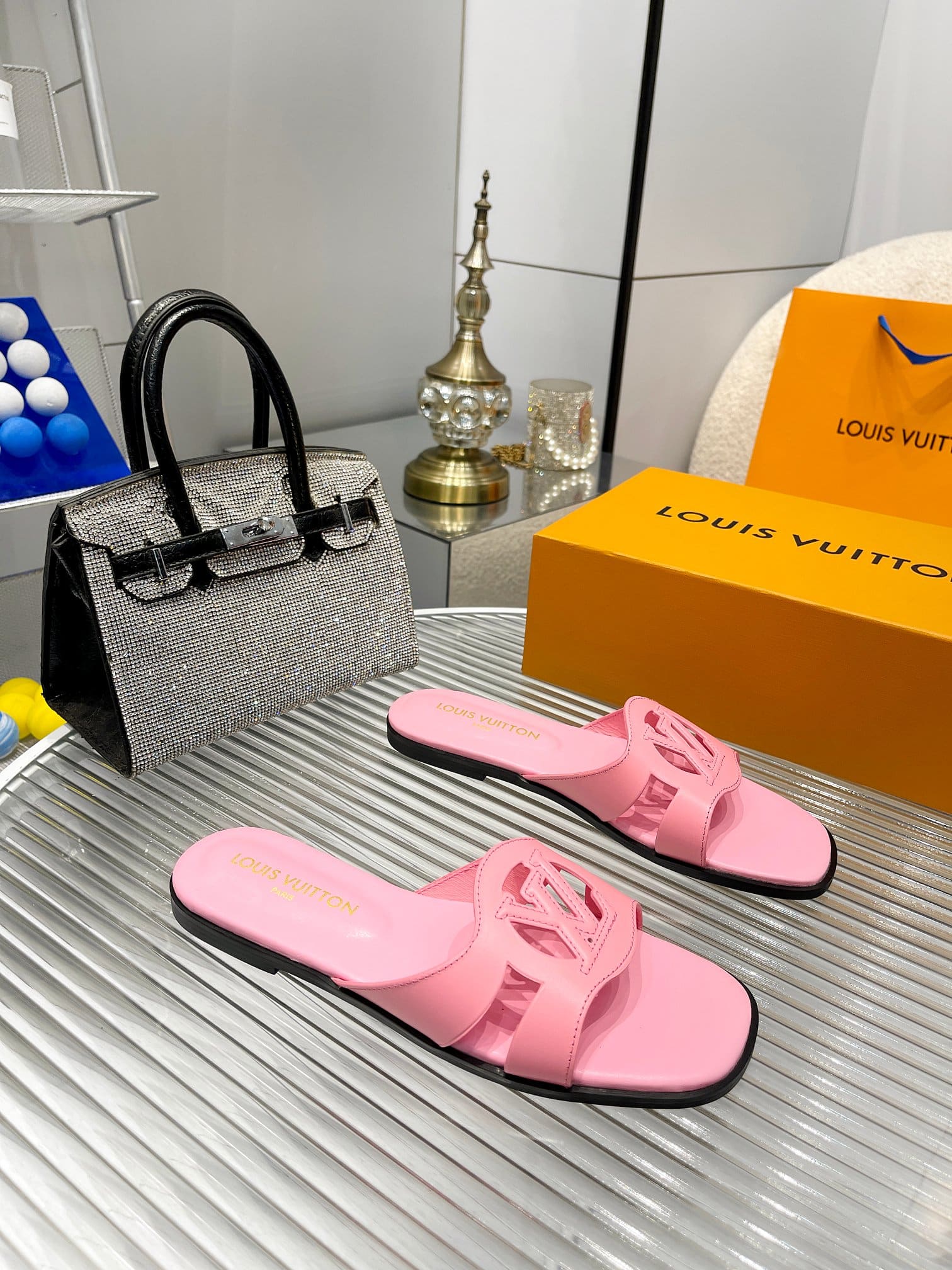 Louis Vuitton Lv Isola Flat Mule Pink 1Abp3Q