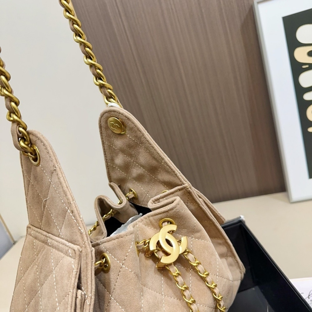 Chanel 25 Small Handbag Suede And Gold Tone Metal Light Grey 26Cm