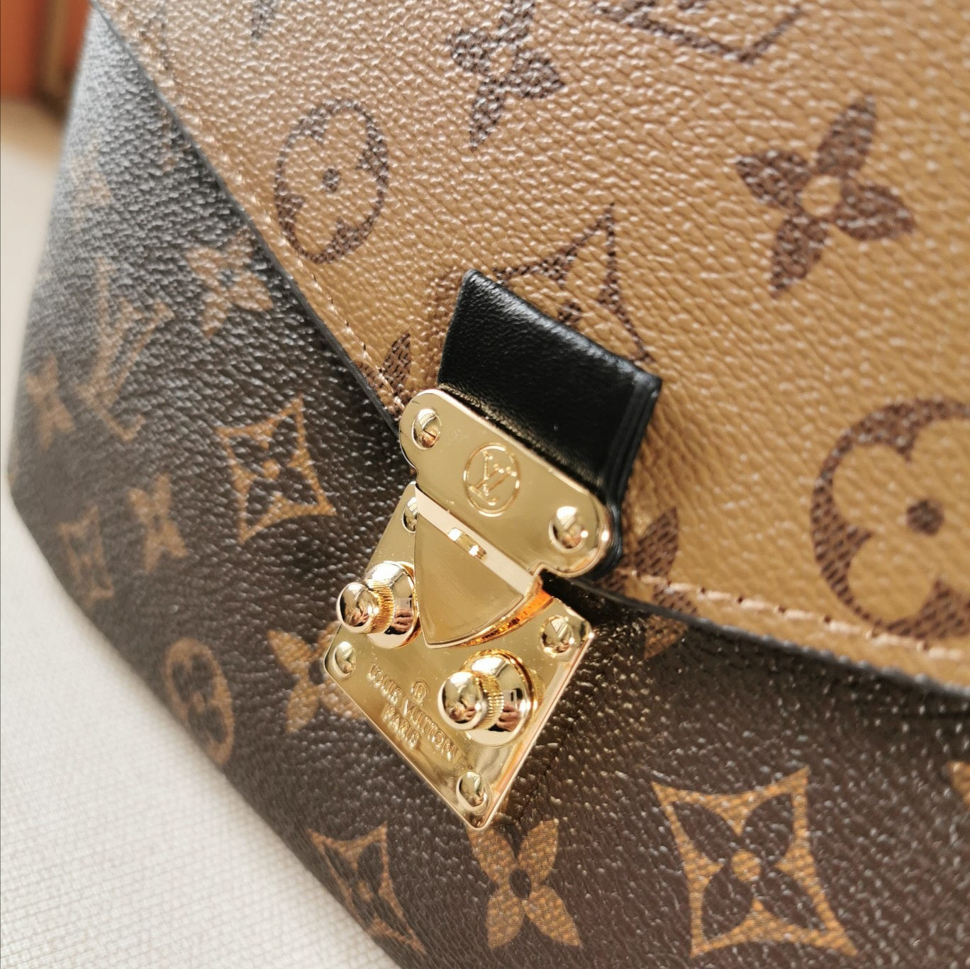 Louis Vuitton Pochette M Tis 27 Cm