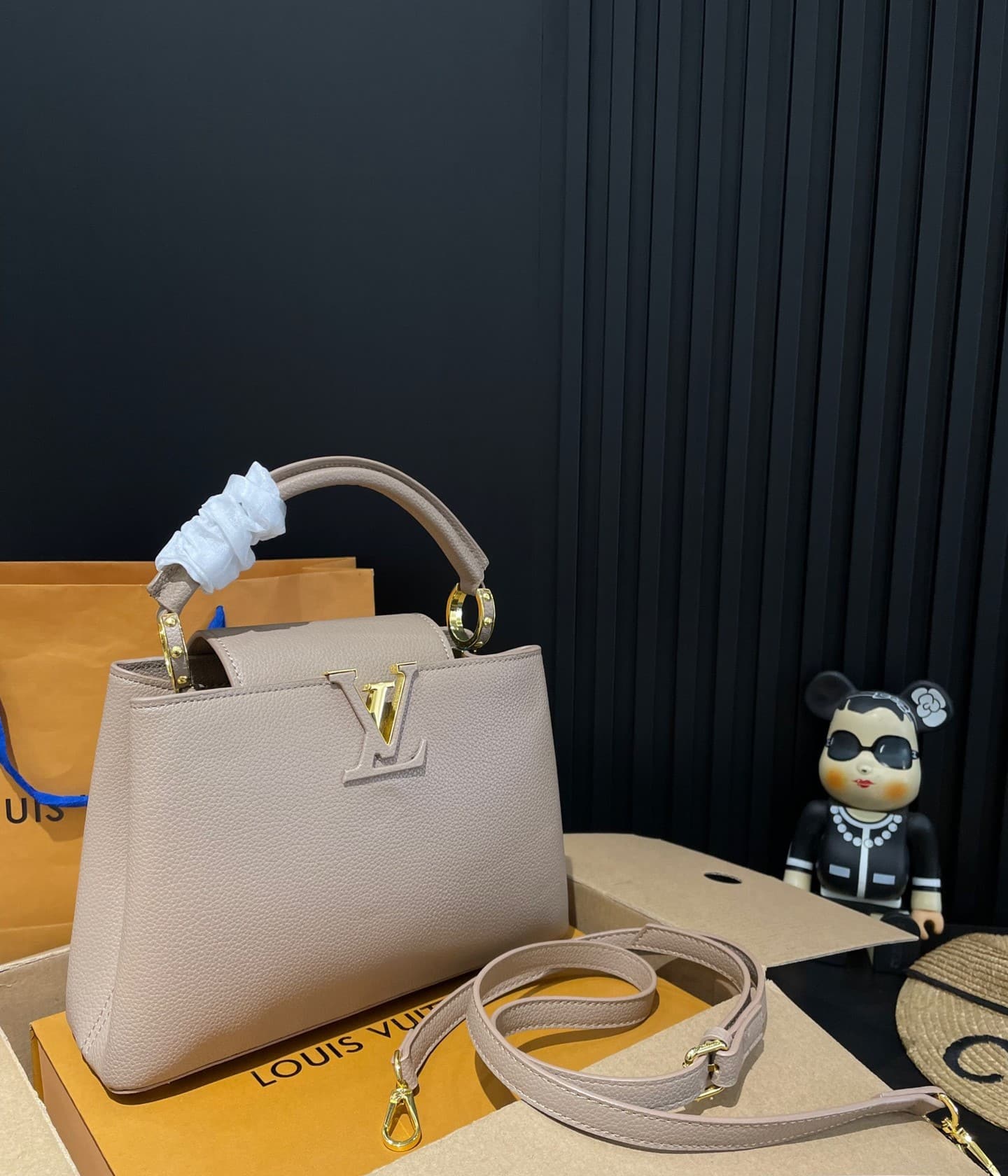 Louis Vuitton Capucines BB Bag Beige 27Cm M94634