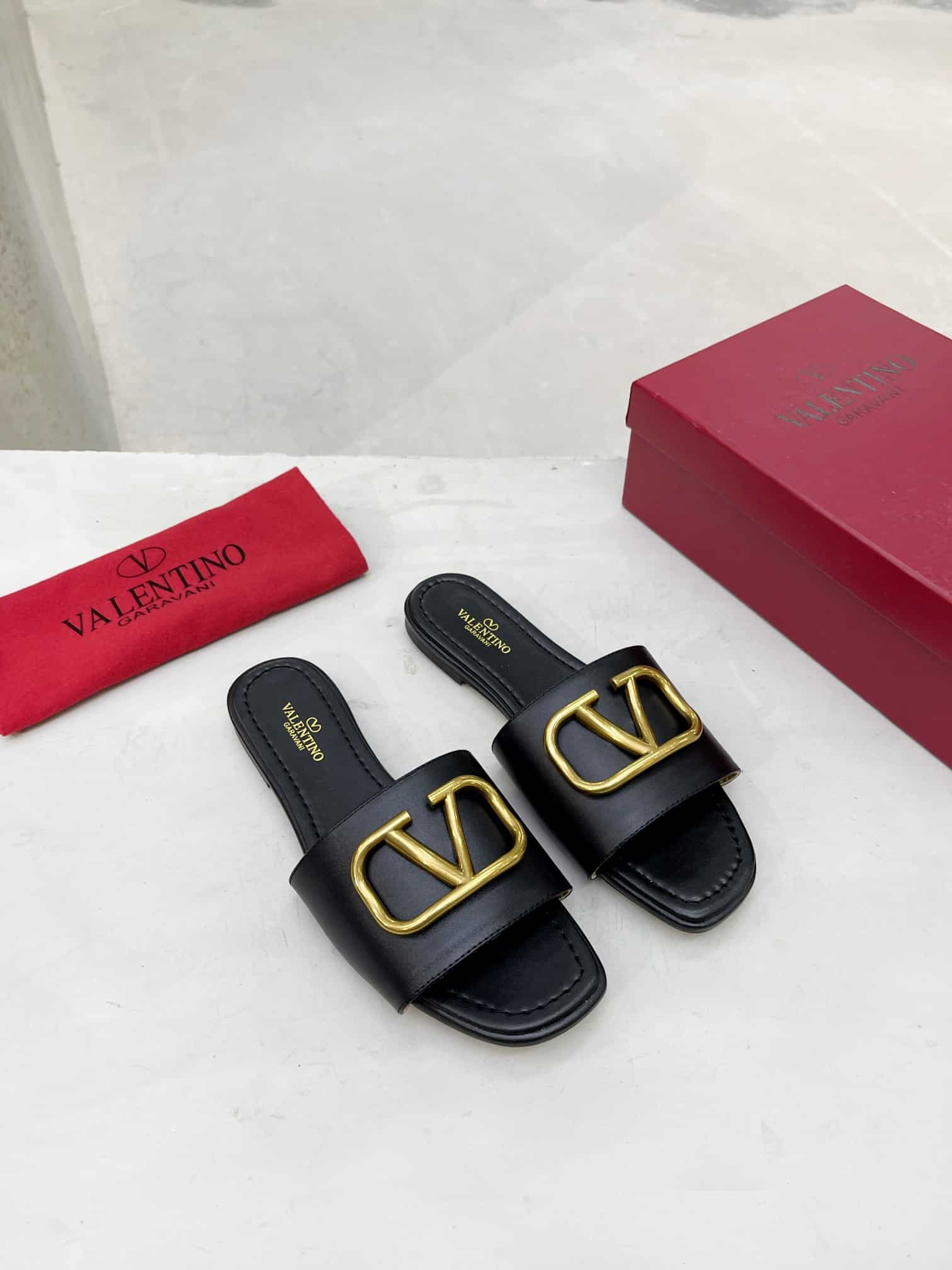 Valentino Garavani Vlogo Signature Slide Sandal Black