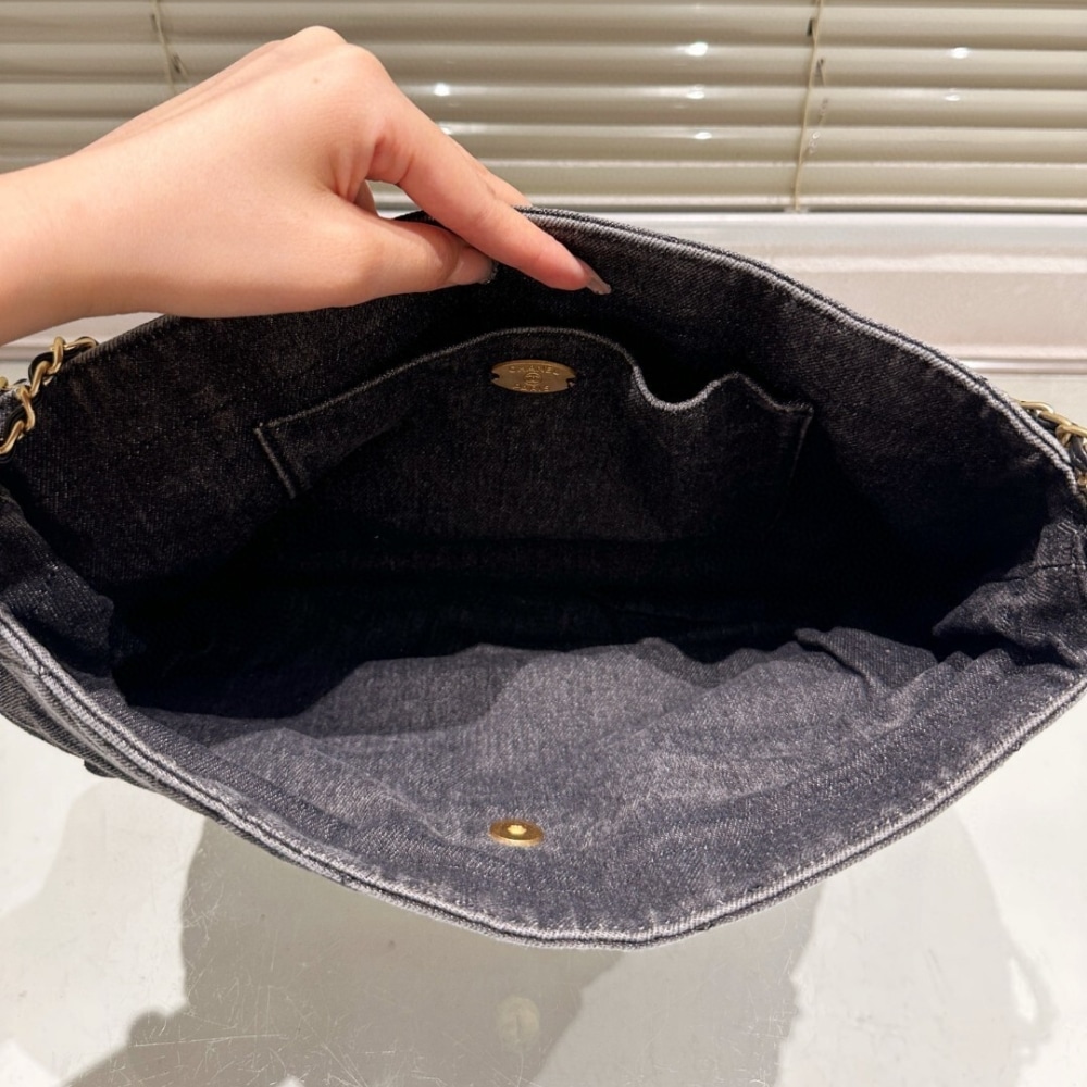 Chanel Maxi Flapbag Washed Denim And Gold Tone Metal Black 30Cm As5727 B22144 94305