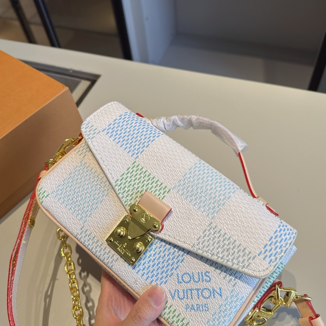 Louis Vuitton Pochette Métis East West Damier Canvas Light Blue 21cm