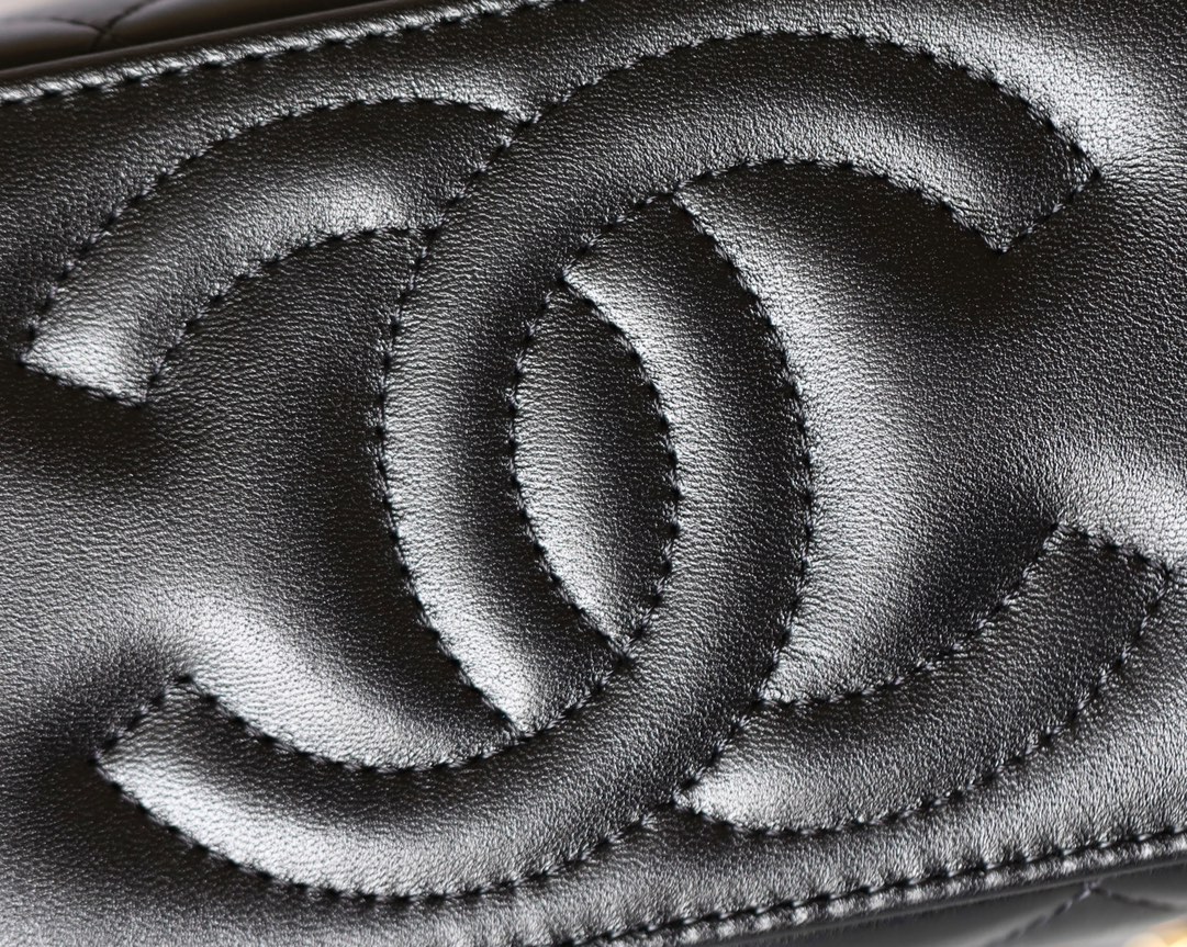Chanel Small Vanity Case Ss22 Black 17Cm/6.6in