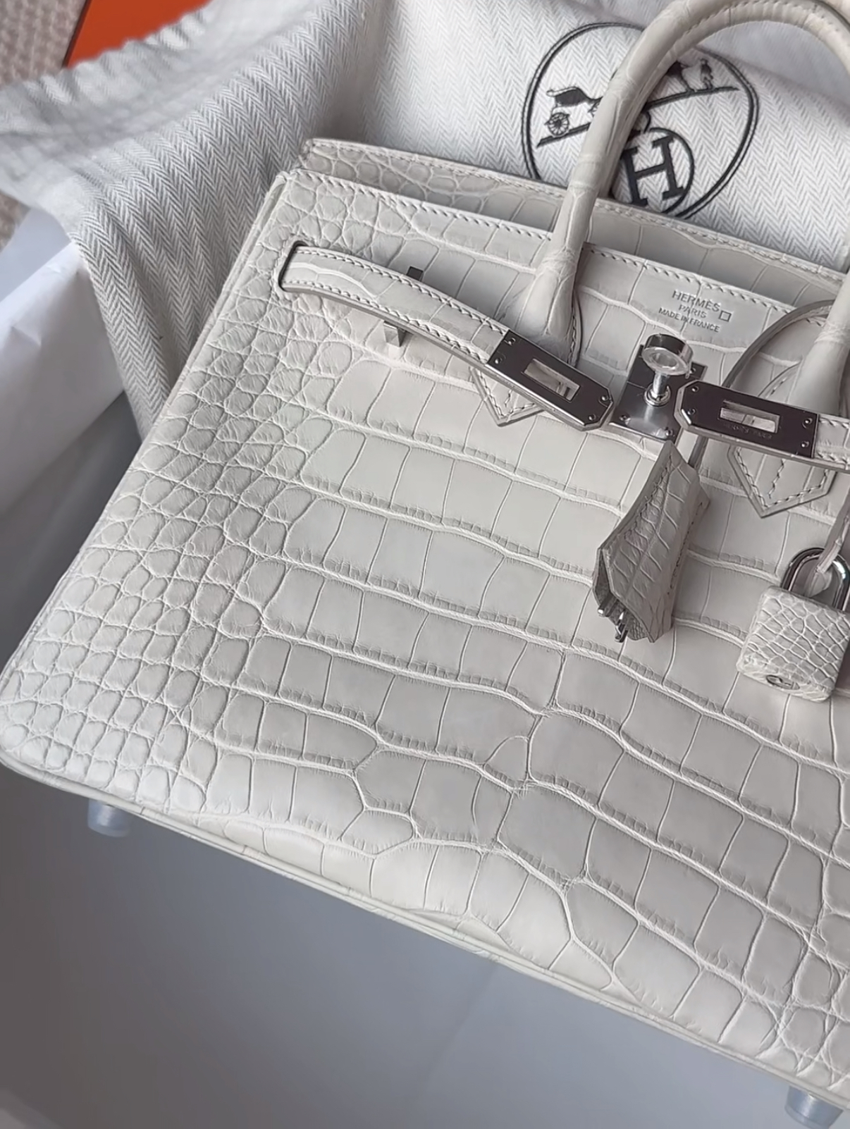 25-35 crocodile leather glacier white