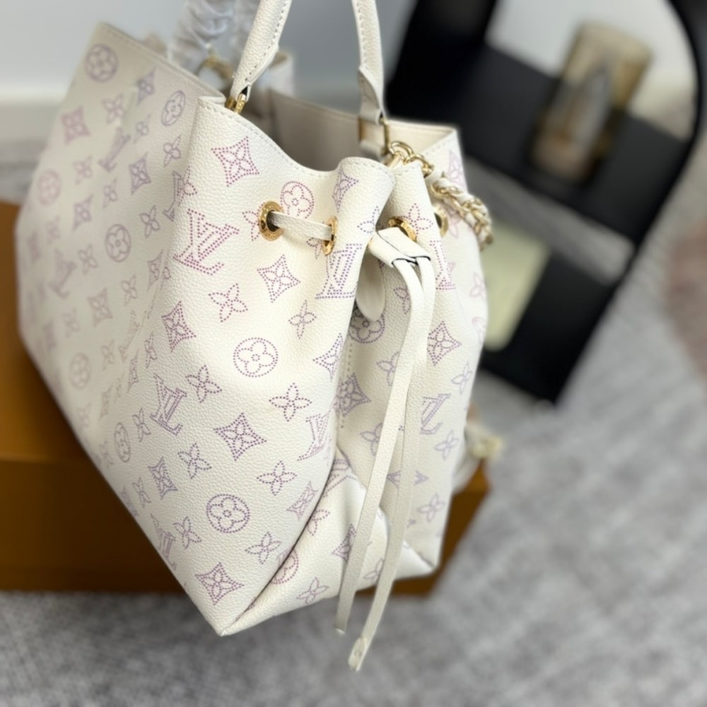 Louis Vuitton Bella Tote Dream Cream 33Cm M15116