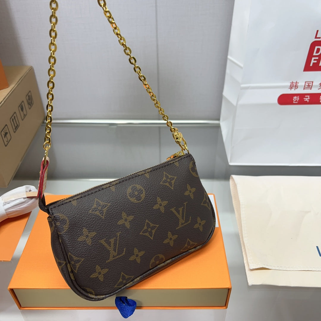 Louis Vuitton Pochette Accessoires Monogram 17Cm With Chain M58009
