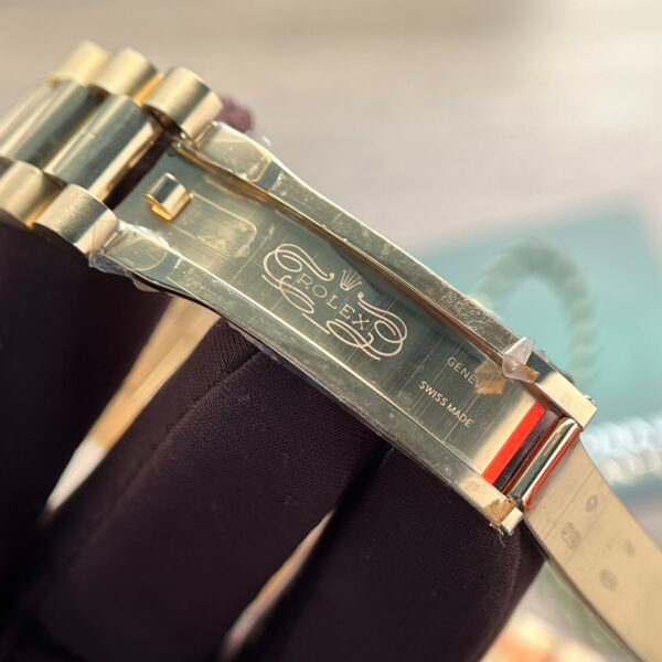 Rolex Day-Date 40 mm Bright black Dial 228348RBR