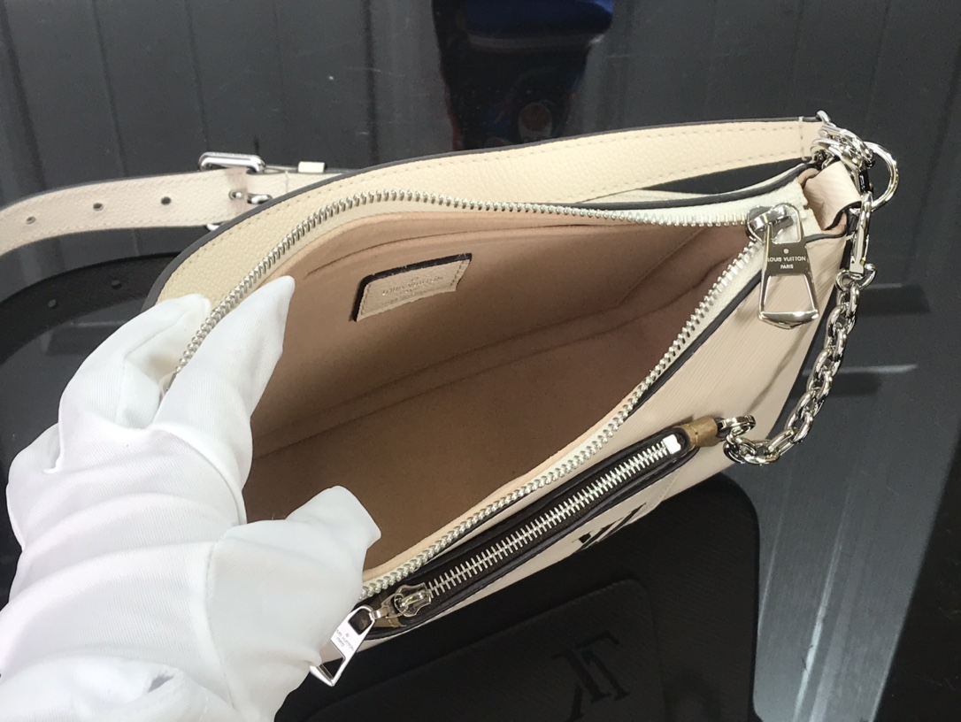 Louis Vuitton Marelle 25Cm Quartz White M80688