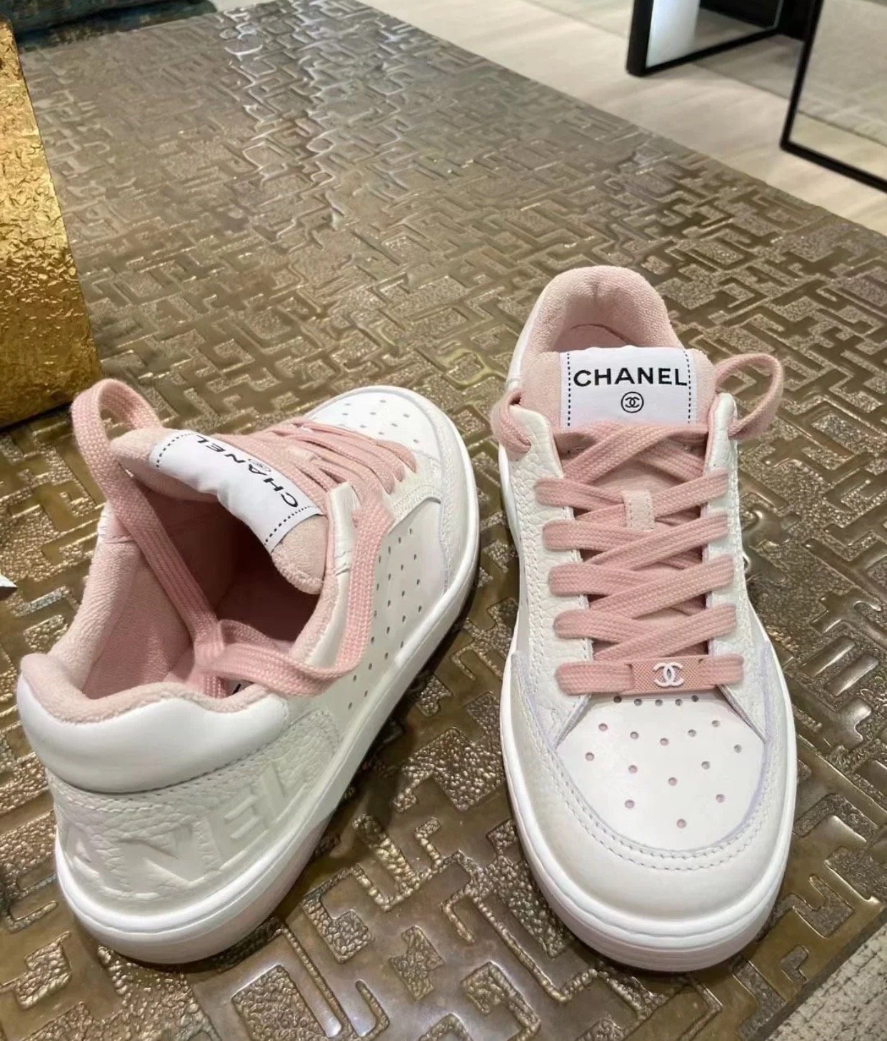 Chanel Runner Trainer Sneakers White And Pink G35934