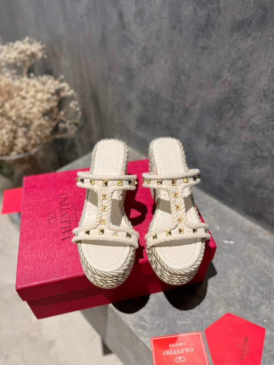 Valentino Rockstud Laminated Nappa Wedge Sandal Natural 4W2S0Gi5Dym Ybs