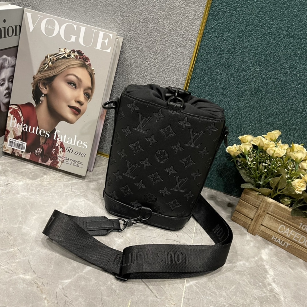 Louis Vuitton Noe Sling Black 21Cm M82248
