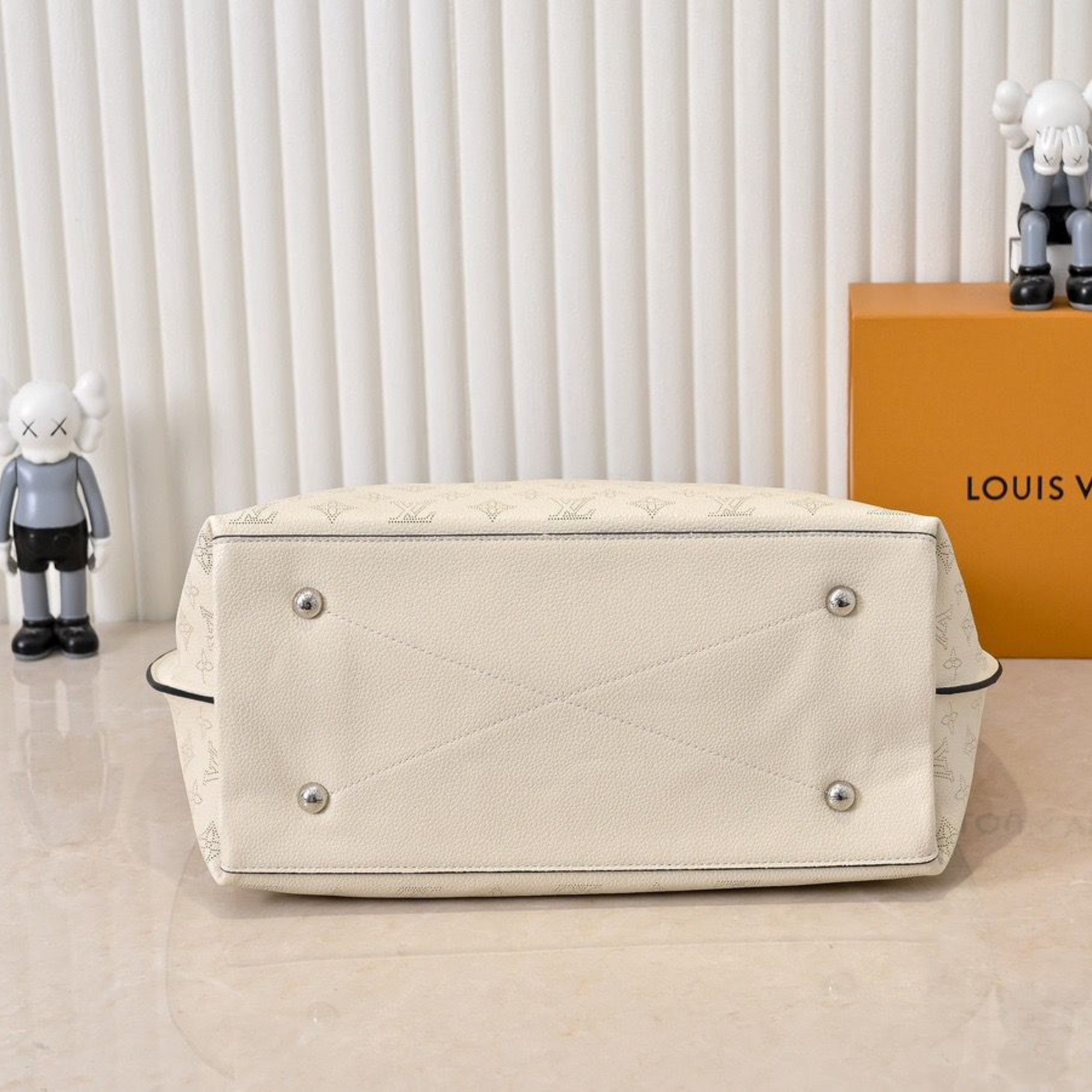Louis Vuitton Carmel Hobo Bag 40cm/15.75in