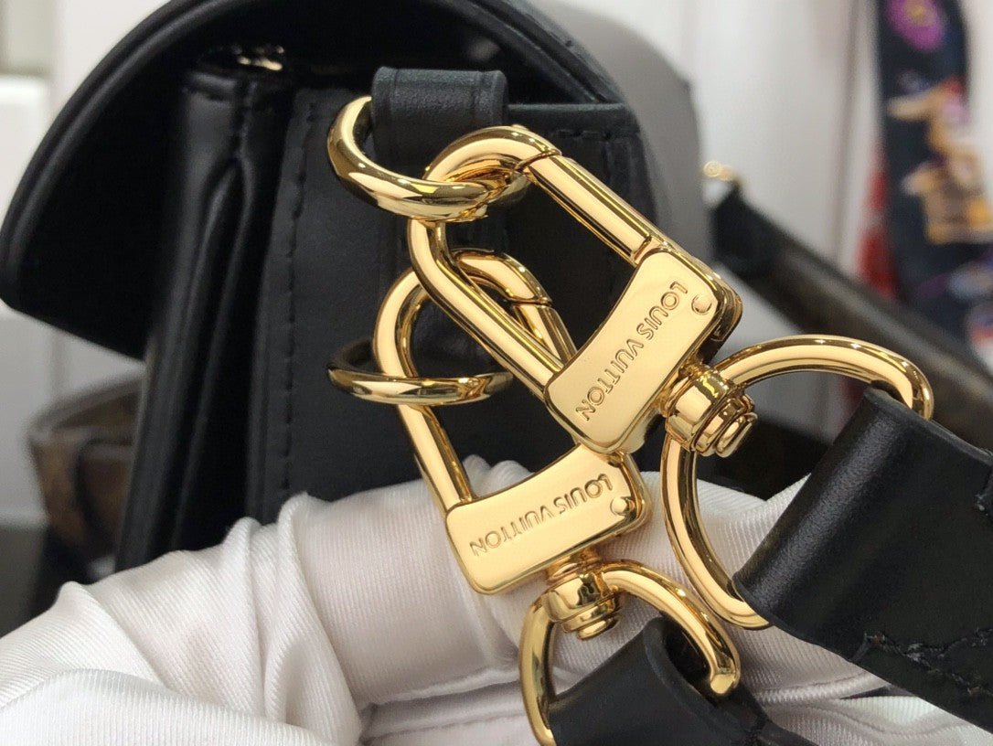 Louis Vuitton Swing 24Cm Black