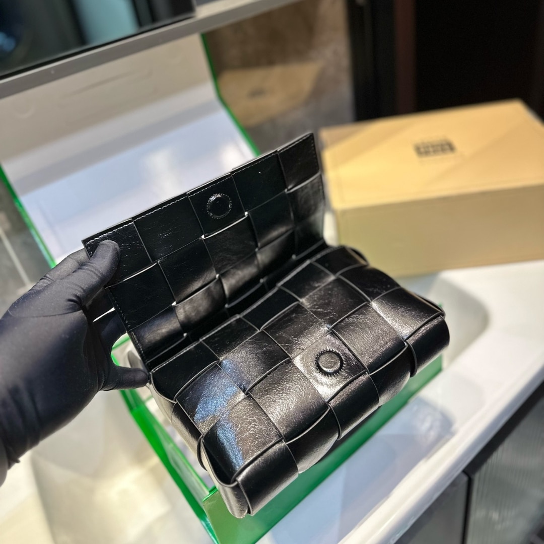 Bottega Veneta 2380 Chf Black 22Cm