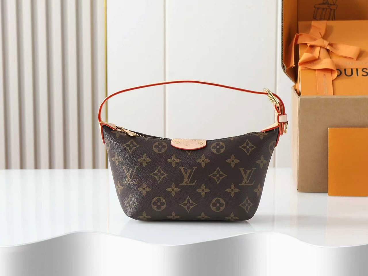 Louis Vuitton Pochette Hills Bag Monogram 18.5cm M27509
